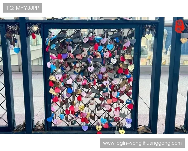 澳门巴黎人埃菲尔铁塔打卡必去景点，分享最佳拍照位置和游客必知的游玩攻略